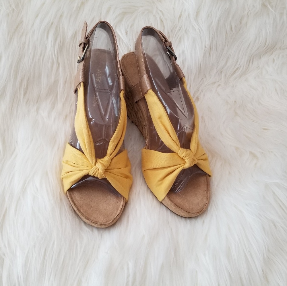 BNWOB AEROSOLES Yellow Sandals Wedge